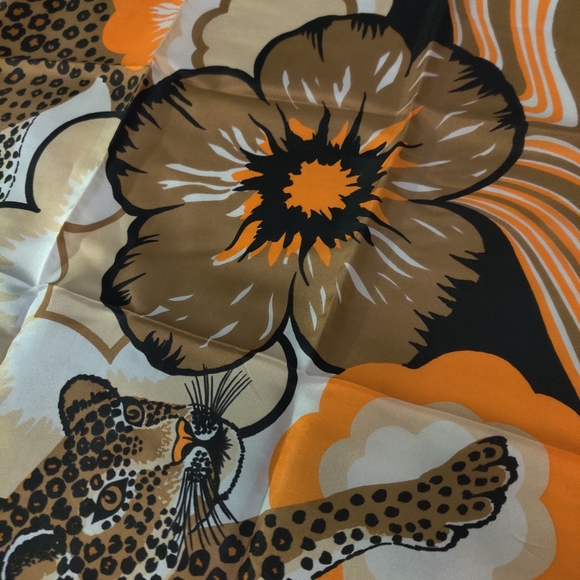 SOLD!! Gorg VTG Burmel 🖤 🤎 🧡 Silk Hand rolled Scarf w Floral and Cheetah - Picture 4 of 7
